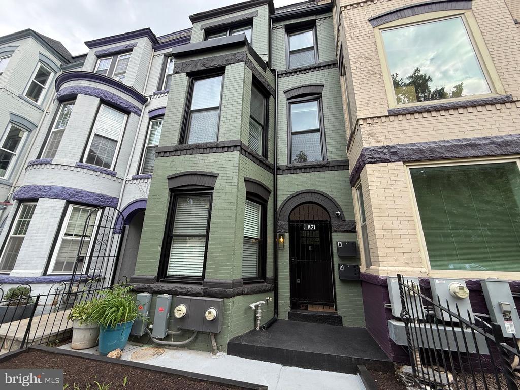 821 4TH STREET NE Unit: B