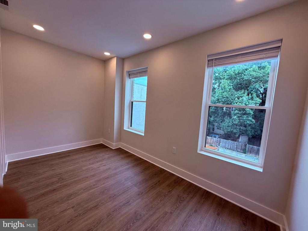 821 4TH STREET NE Unit: B