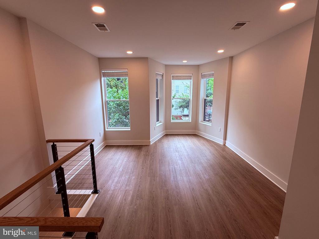 821 4TH STREET NE Unit: B