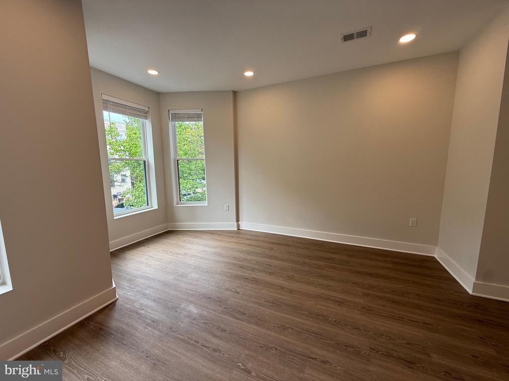 821 4TH STREET NE Unit: B