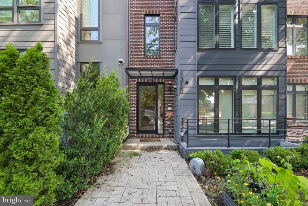 4315 HARRISON STREET NW Unit: 8