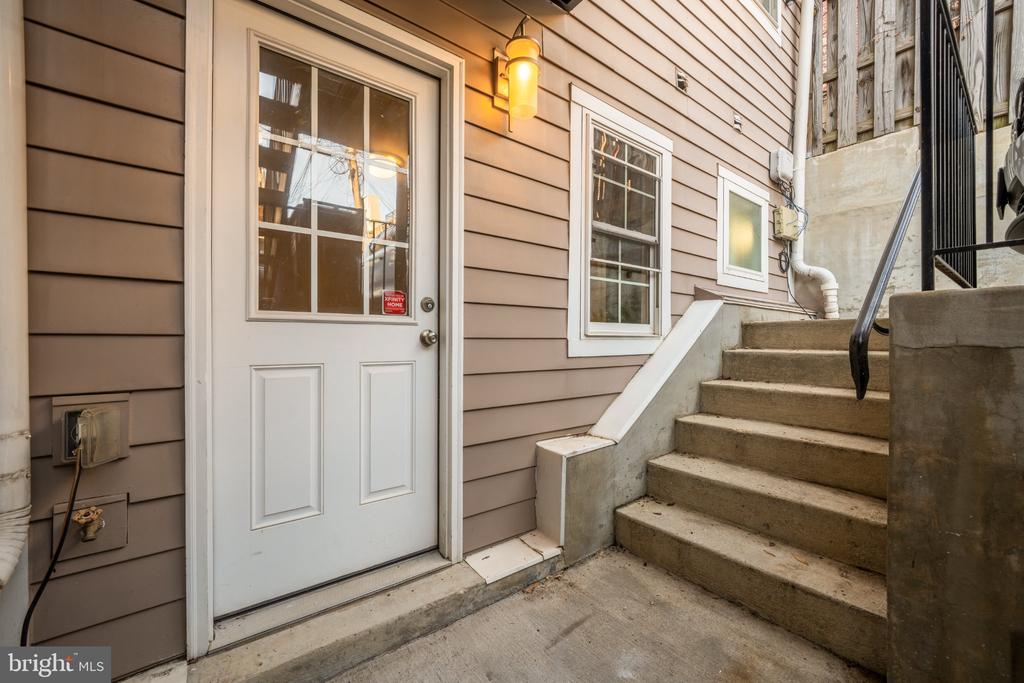 1135 6TH STREET NW Unit: 1