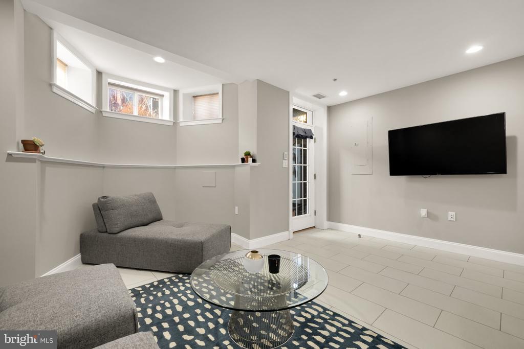 1135 6TH STREET NW Unit: 1