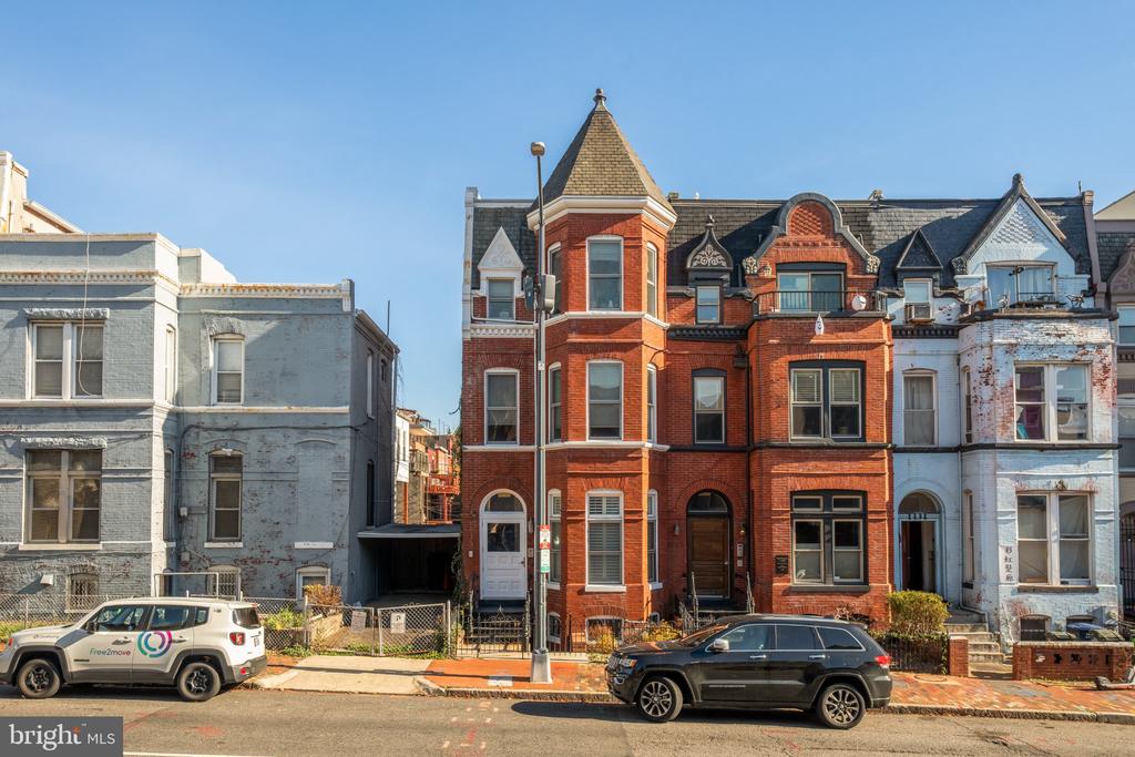 1135 6TH STREET NW Unit: 1