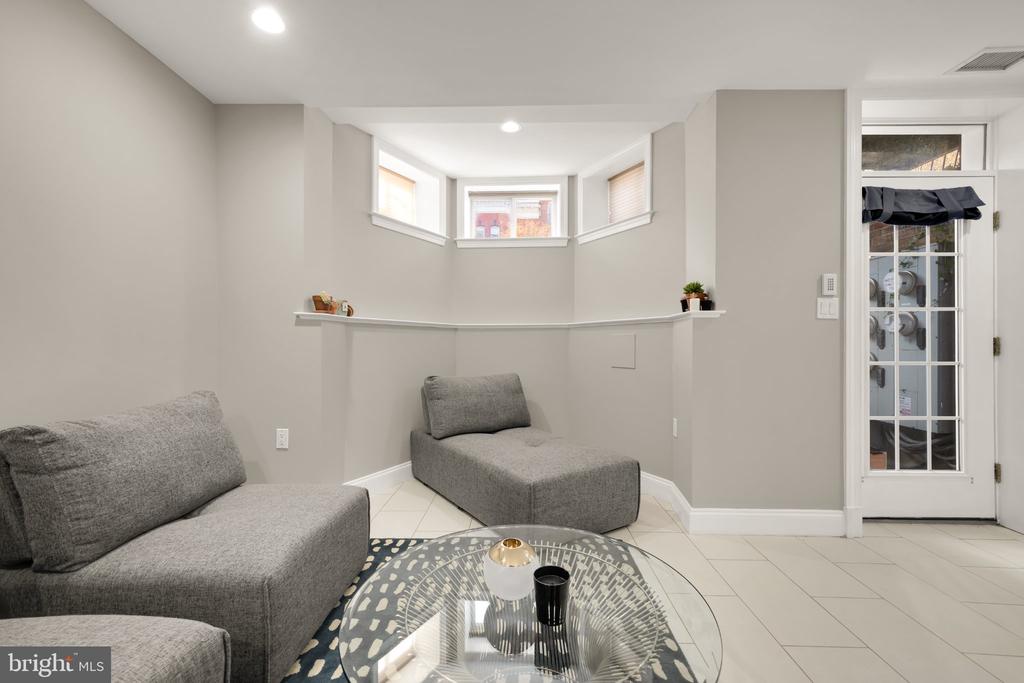 1135 6TH STREET NW Unit: 1