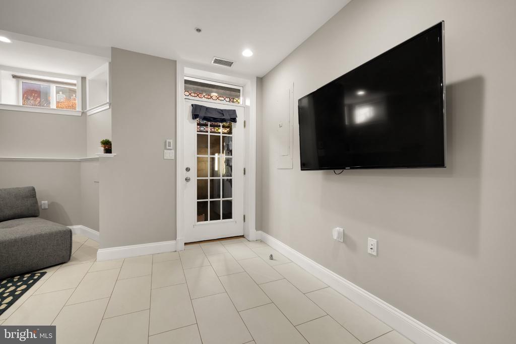 1135 6TH STREET NW Unit: 1
