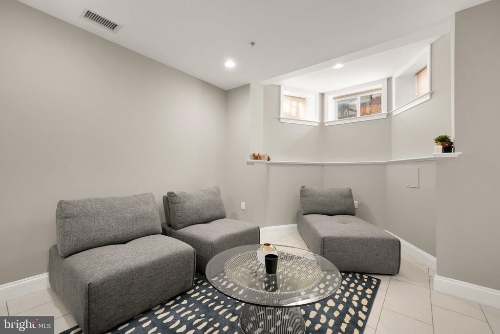 1135 6TH STREET NW Unit: 1