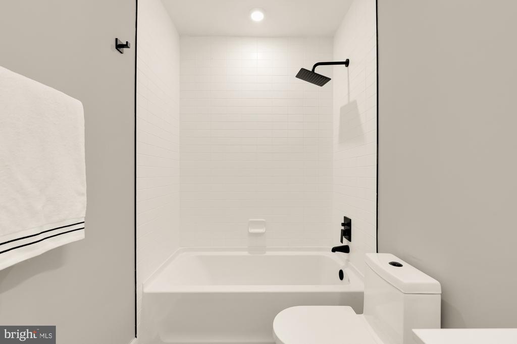 26 TODD PLACE NE Unit: 2
