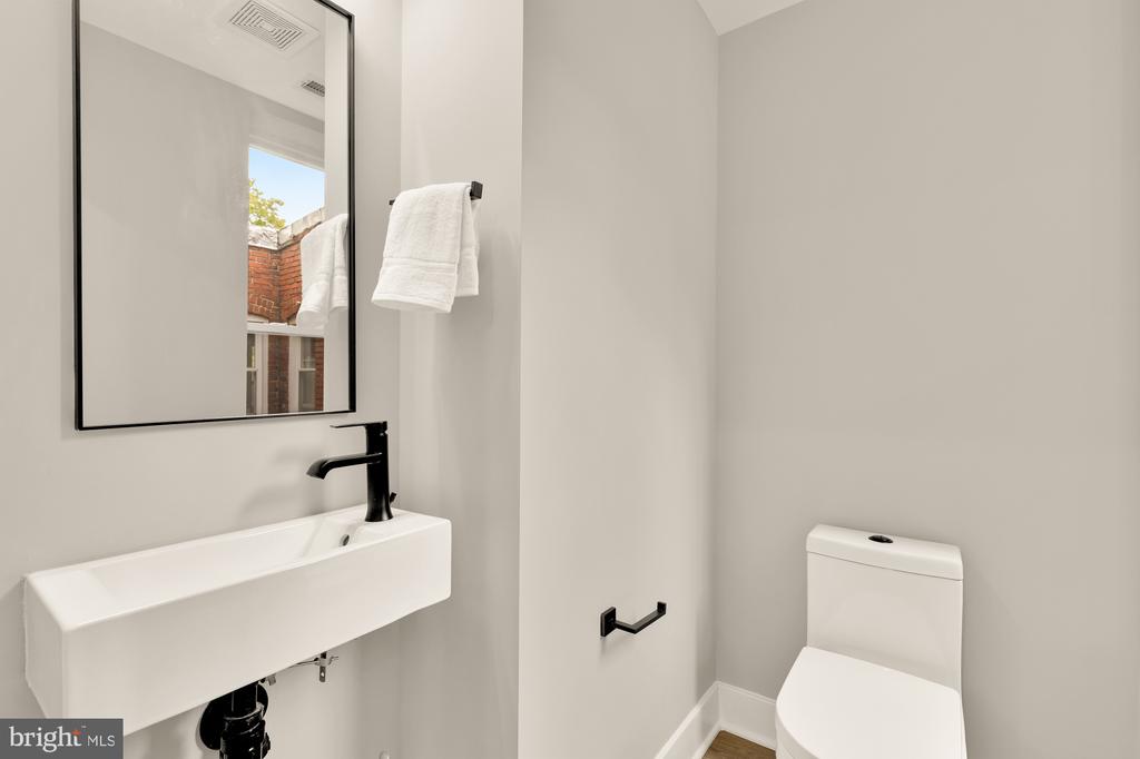 26 TODD PLACE NE Unit: 2