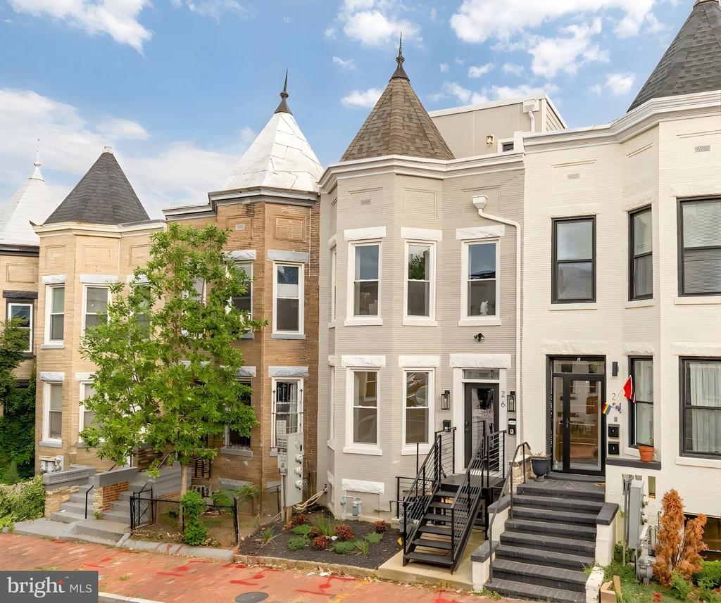 26 TODD PLACE NE Unit: 2