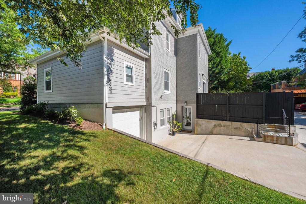 4717 BLAGDEN TERRACE NW