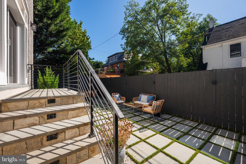 4717 BLAGDEN TERRACE NW