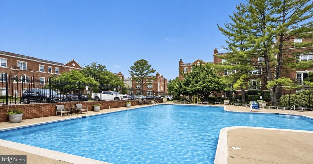 3611 38TH STREET NW Unit: 305