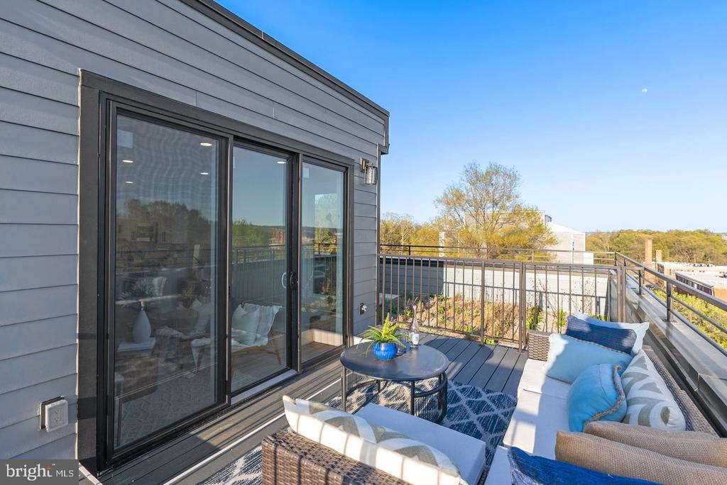 2019 M STREET NE Unit: PH9