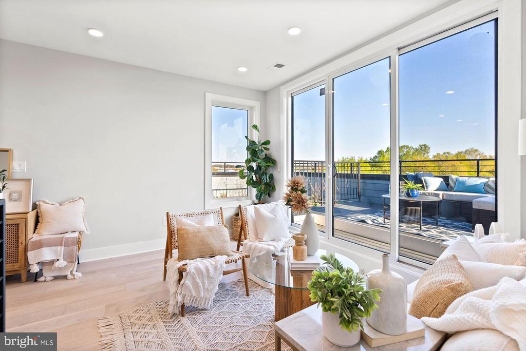 2019 M STREET NE Unit: PH9
