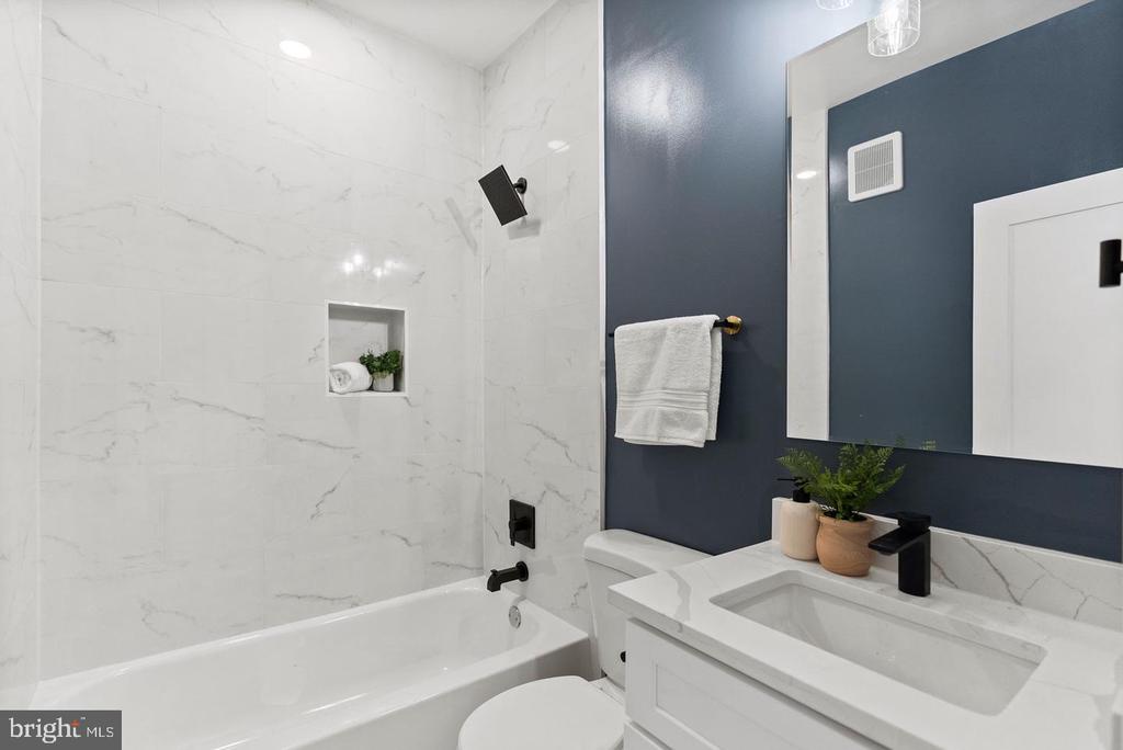 2019 M STREET NE Unit: PH9
