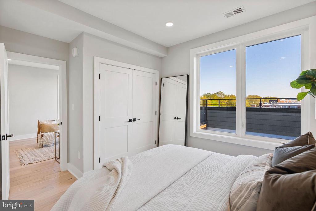 2019 M STREET NE Unit: PH9