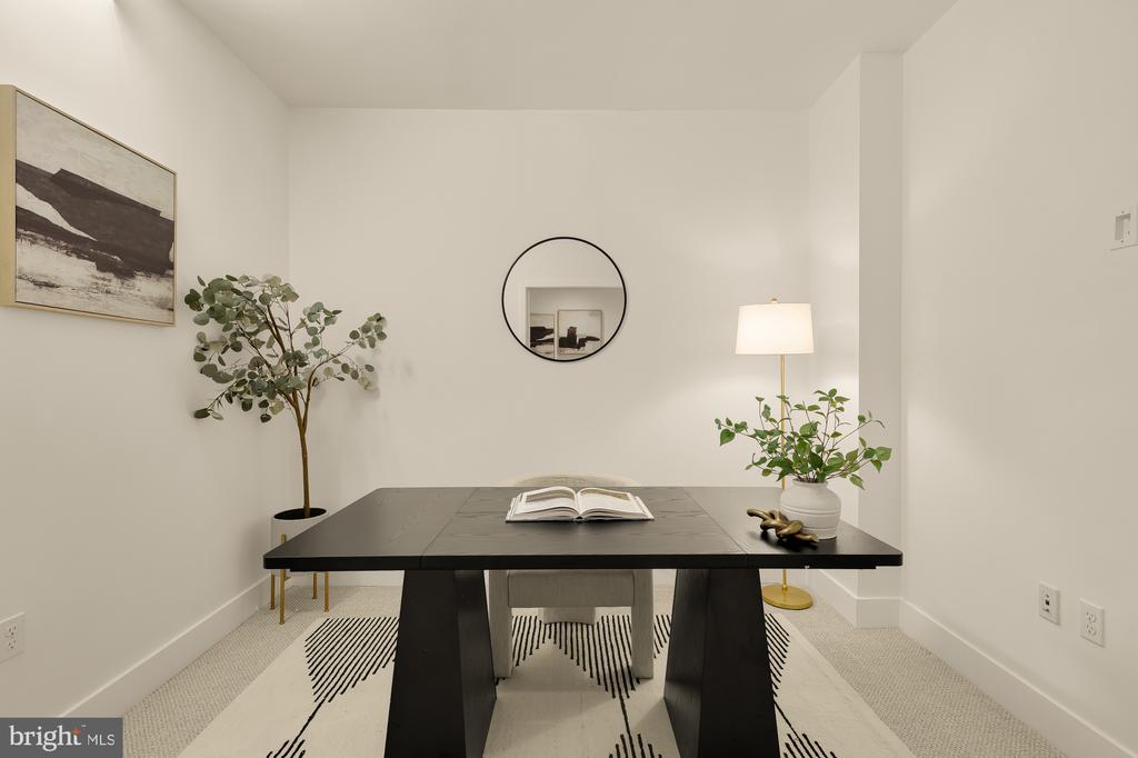 45 SUTTON SQUARE SW Unit: 906