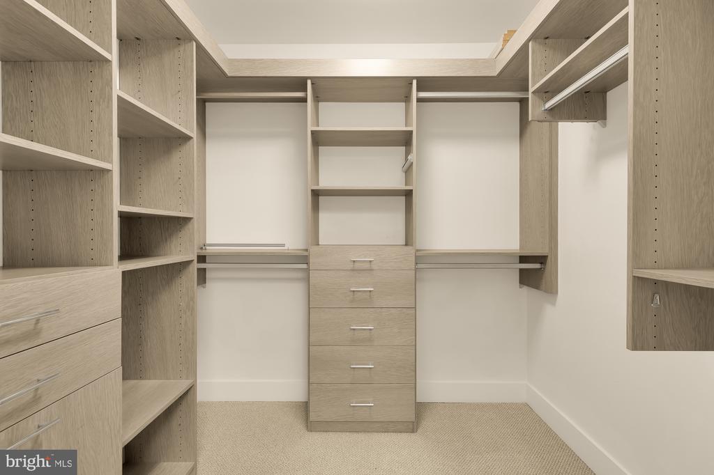 45 SUTTON SQUARE SW Unit: 906
