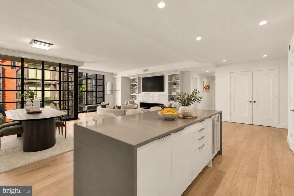 45 SUTTON SQUARE SW Unit: 906