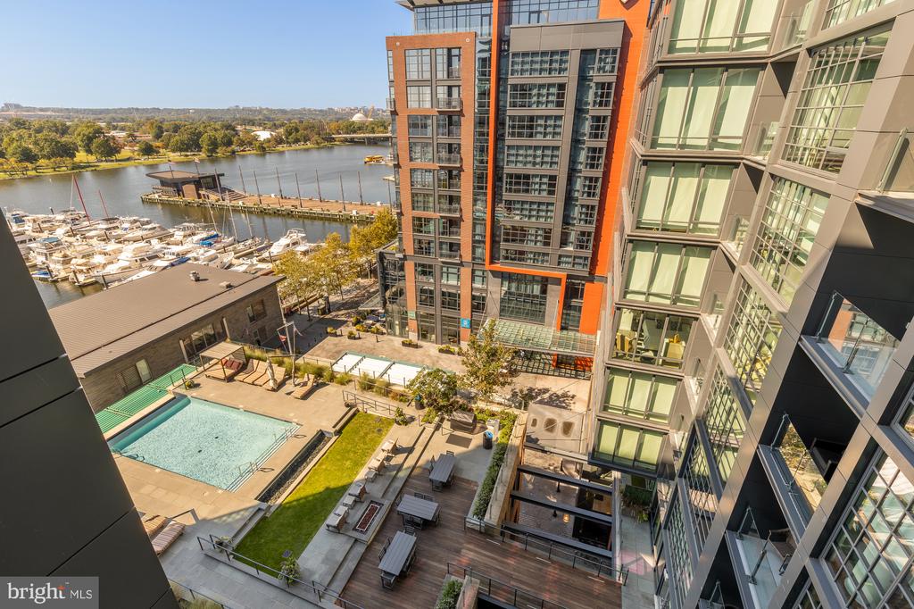 45 SUTTON SQUARE SW Unit: 906