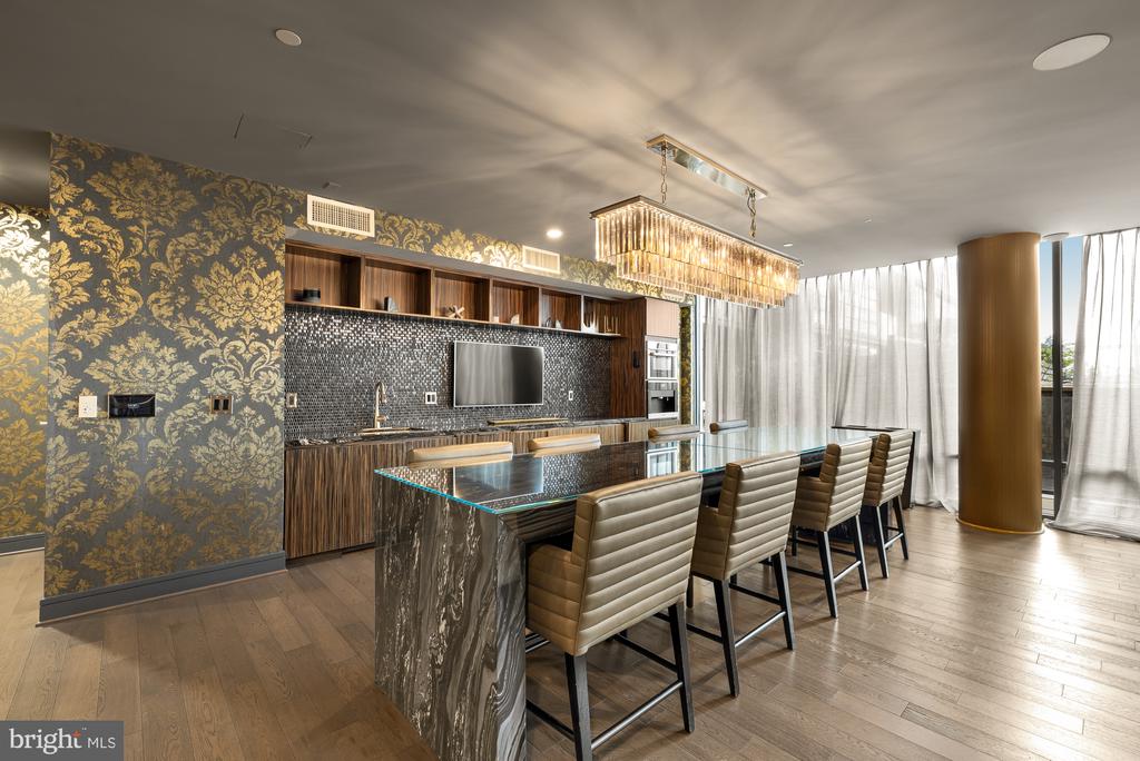 45 SUTTON SQUARE SW Unit: 906