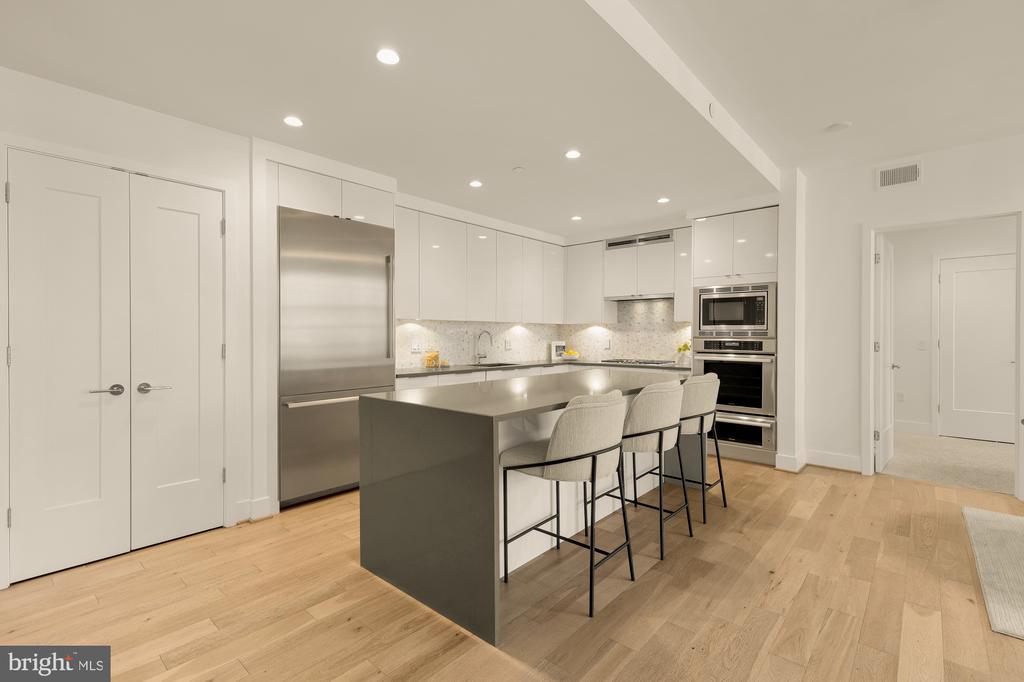 45 SUTTON SQUARE SW Unit: 906