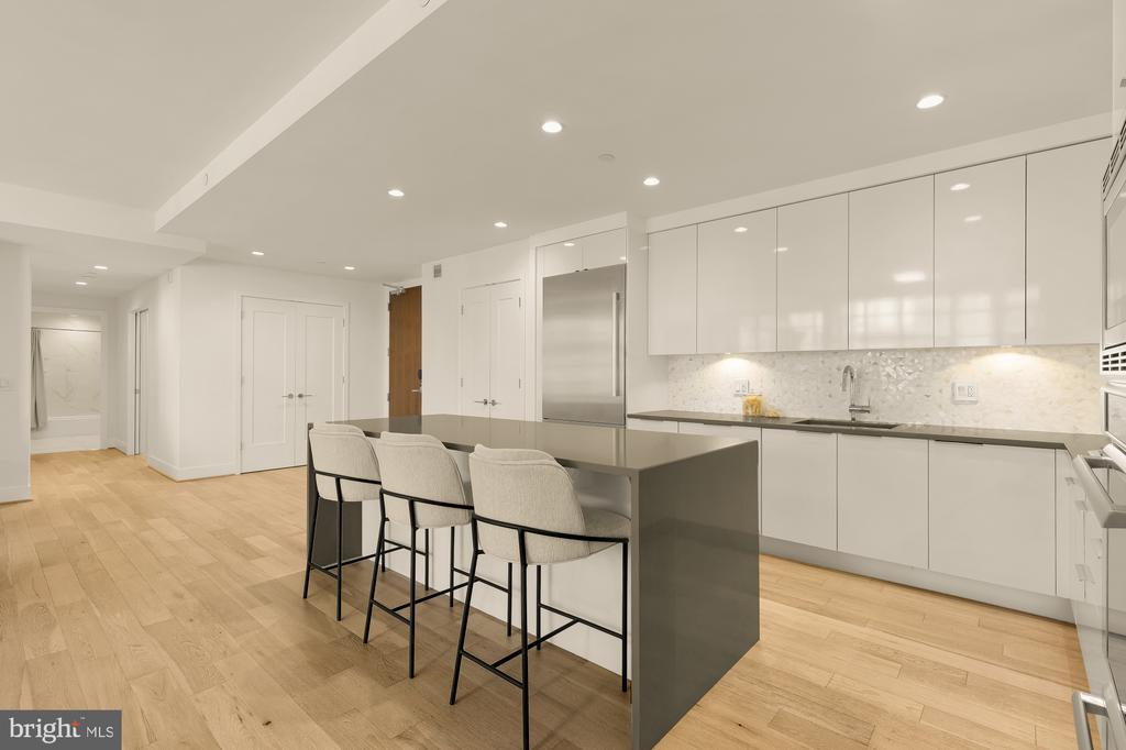 45 SUTTON SQUARE SW Unit: 906