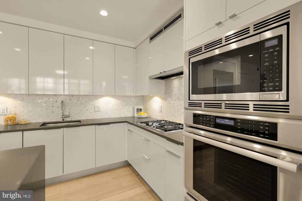 45 SUTTON SQUARE SW Unit: 906