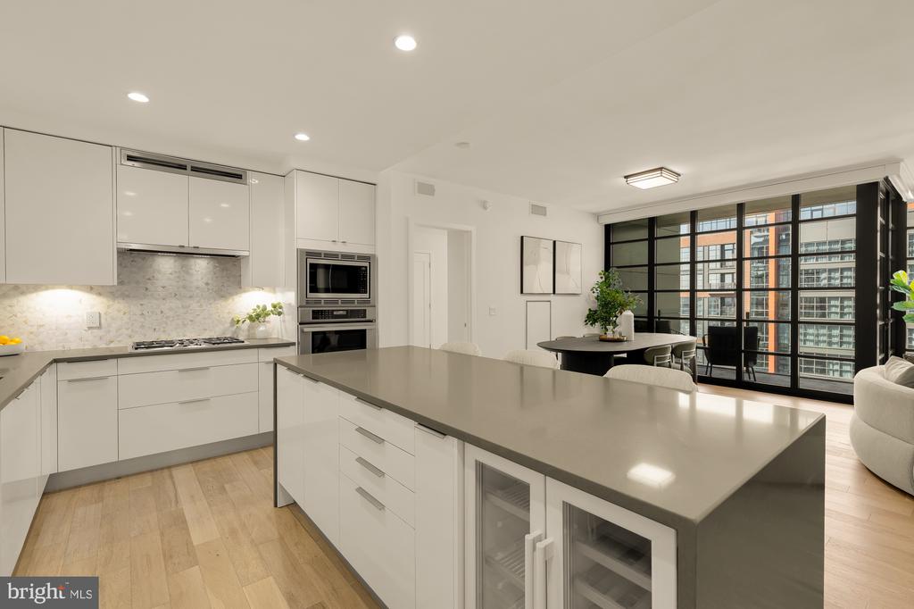 45 SUTTON SQUARE SW Unit: 906