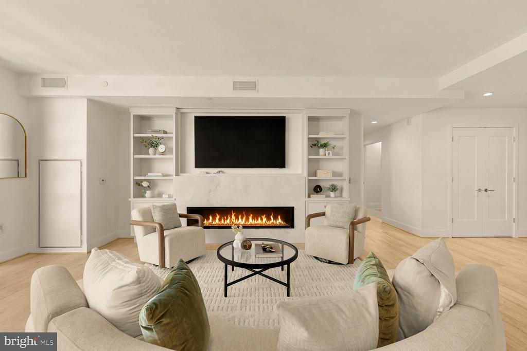 45 SUTTON SQUARE SW Unit: 906