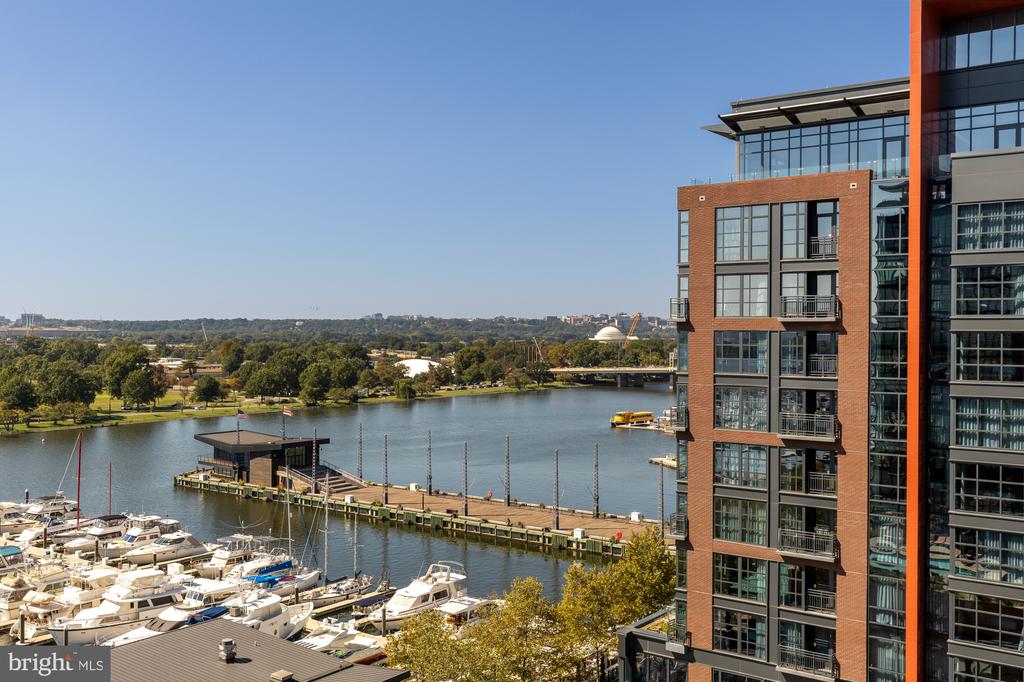 45 SUTTON SQUARE SW Unit: 906