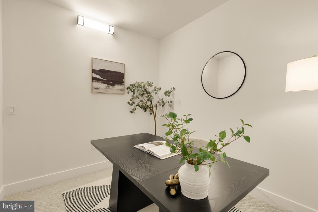 45 SUTTON SQUARE SW Unit: 906