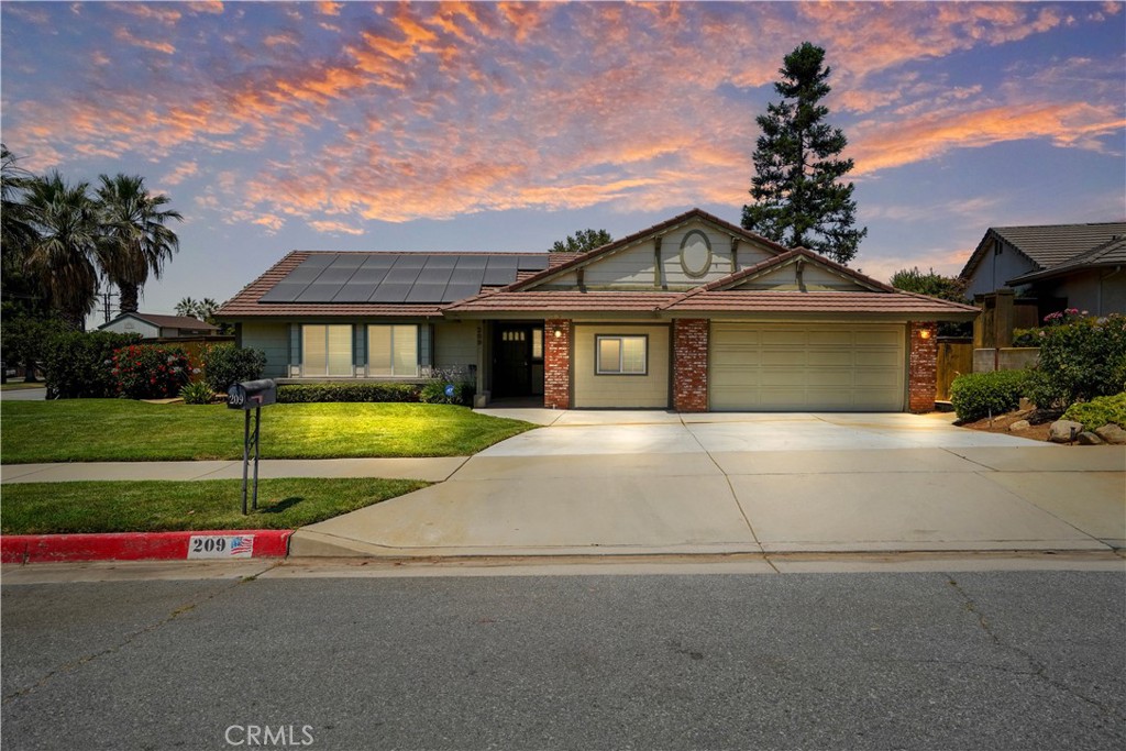 209 Silvertree Lane