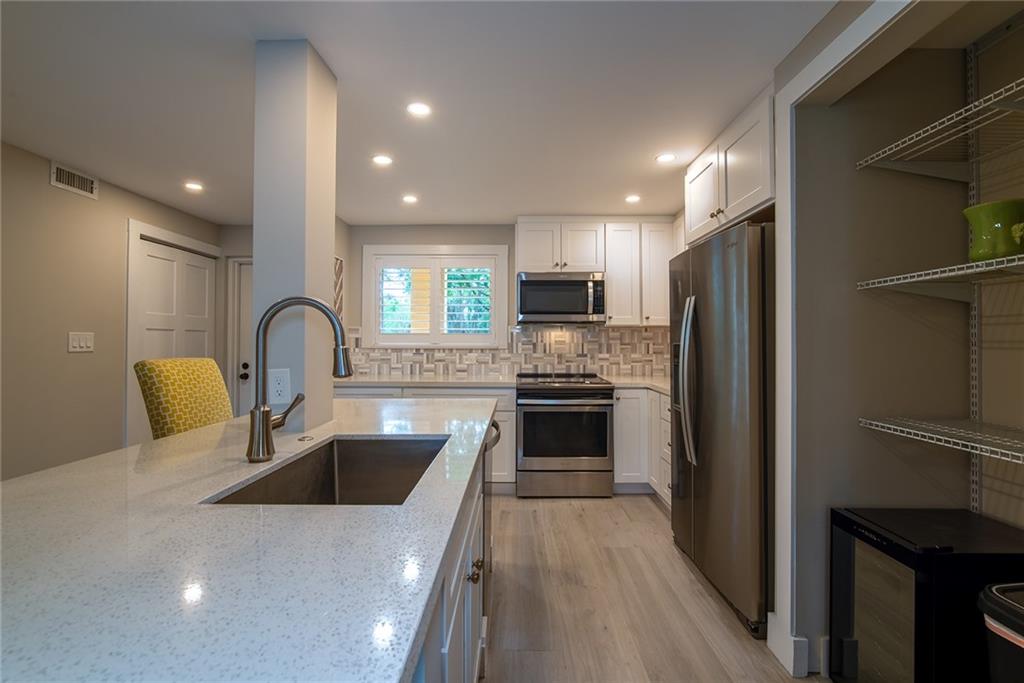 930 SW 9th Street Cir Unit: 104