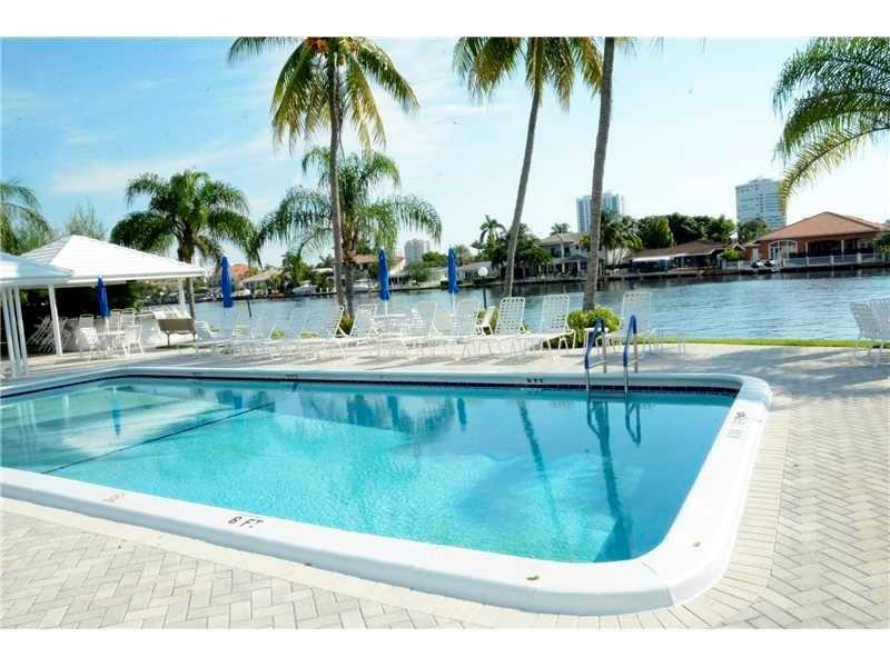 6521 bay club Unit: 4