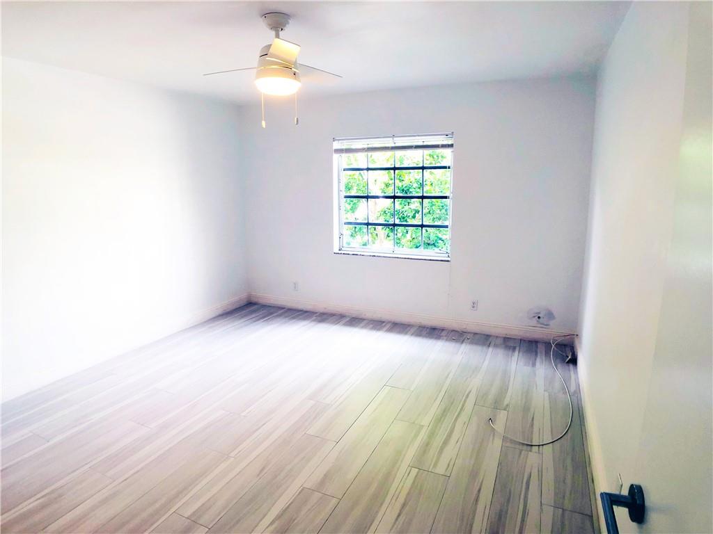 6521 bay club Unit: 4