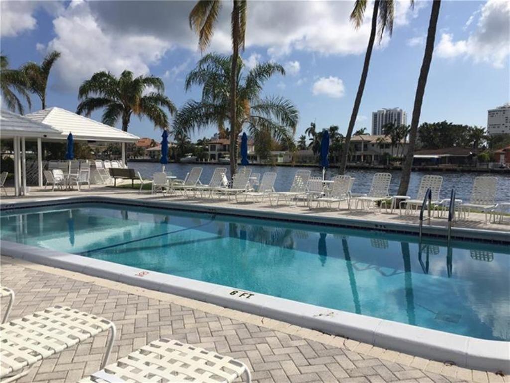 6241 Bay Club Dr Unit: 2