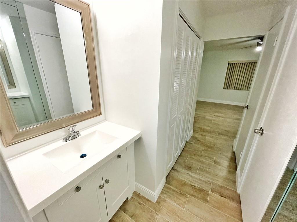6241 Bay Club Dr Unit: 2