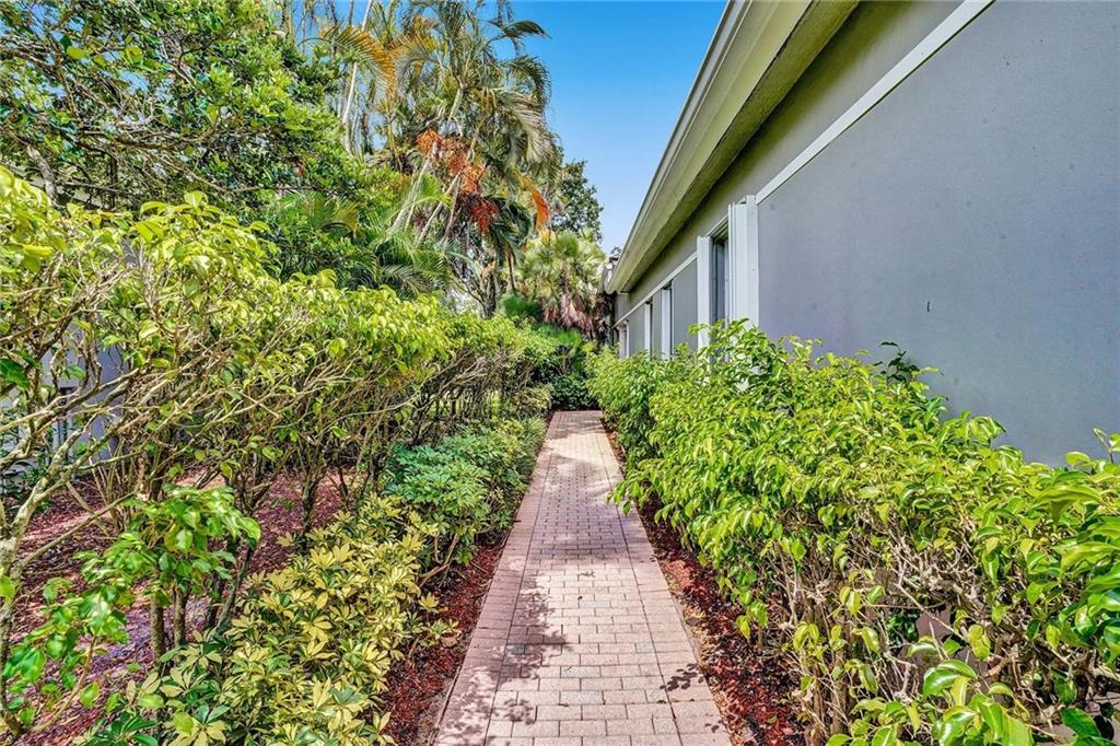 5811 NW 40th Ter