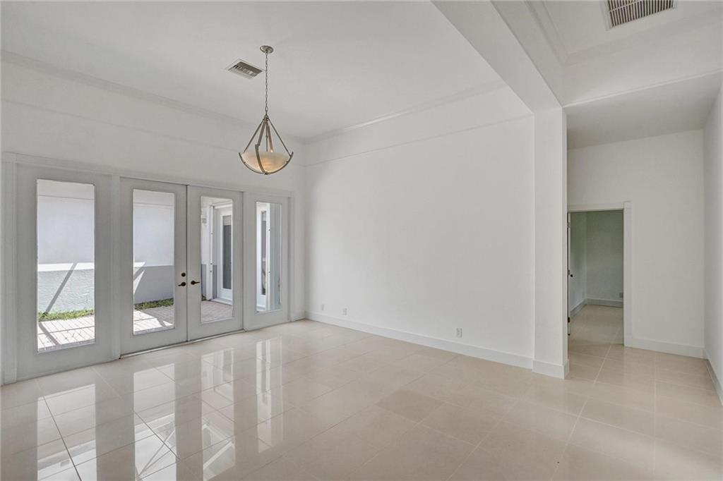 5811 NW 40th Ter