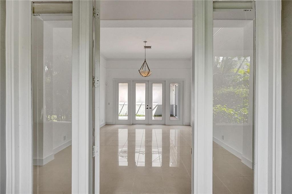 5811 NW 40th Ter