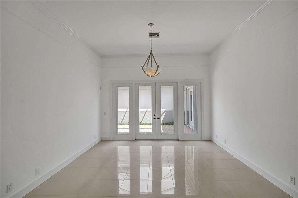 5811 NW 40th Ter