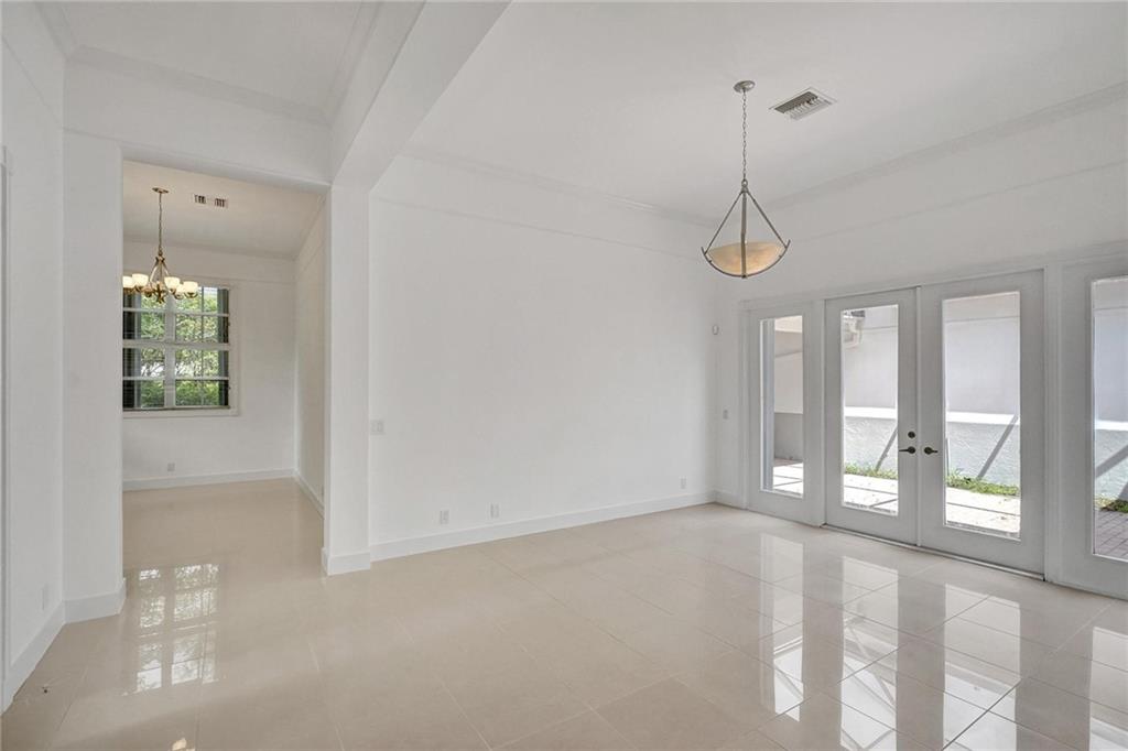 5811 NW 40th Ter