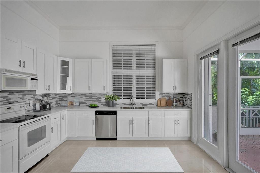5811 NW 40th Ter