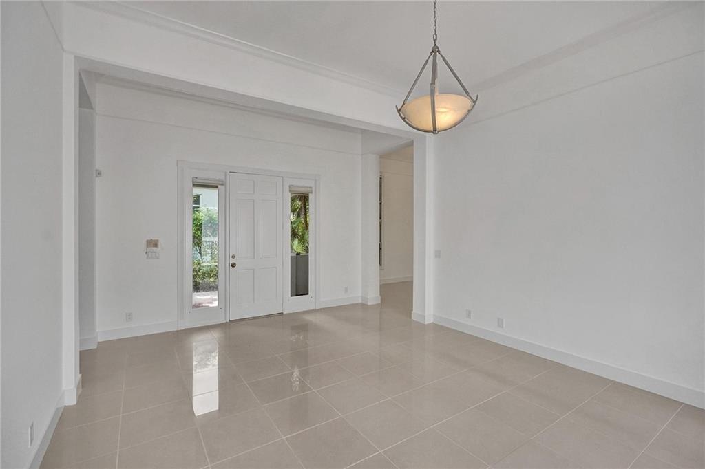 5811 NW 40th Ter