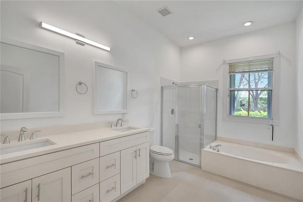 5811 NW 40th Ter