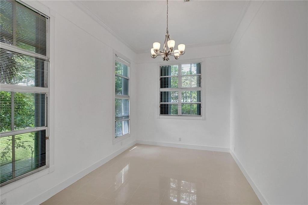 5811 NW 40th Ter