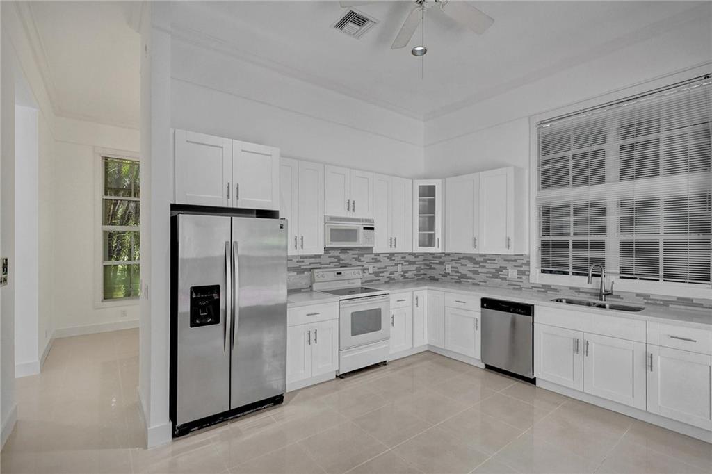 5811 NW 40th Ter