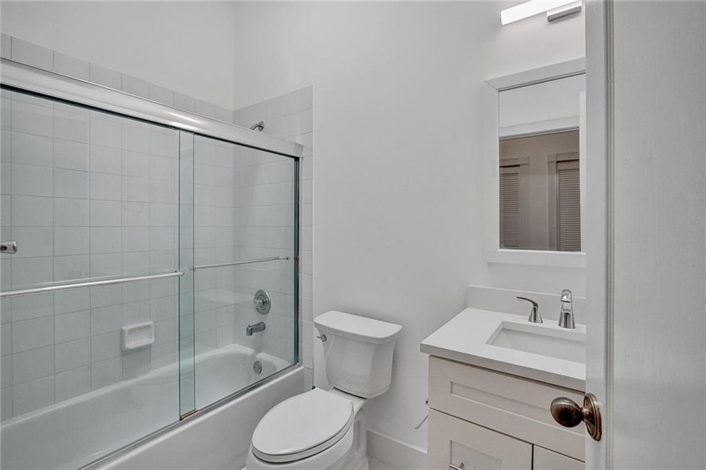 5811 NW 40th Ter